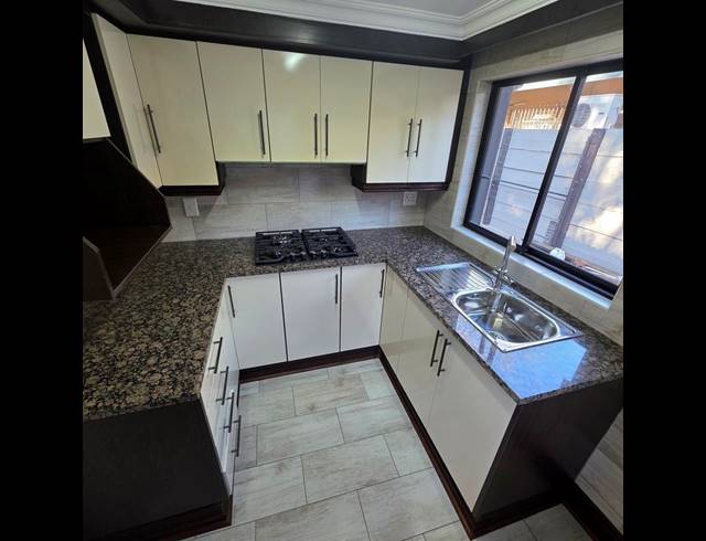 1 BEDROOM PROPERTY TO RENT IN MENLO PARK